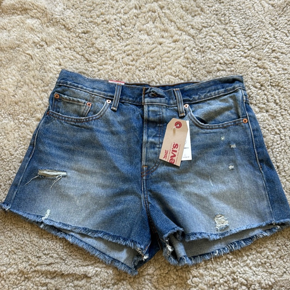 New Levi's Women's High Rise Distressed Blue Jean Shorts . Wedgie fit. Sz 31